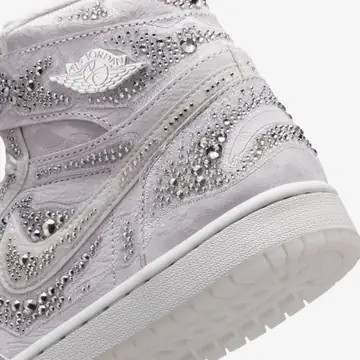 کفش اورجینال استایل و کژوال Jordan Air Jordan 1 Retro High OG x Swarovski 'Vast Grey' (W)