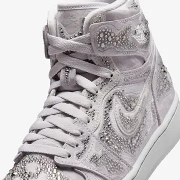 کفش اورجینال استایل و کژوال Jordan Air Jordan 1 Retro High OG x Swarovski 'Vast Grey' (W)
